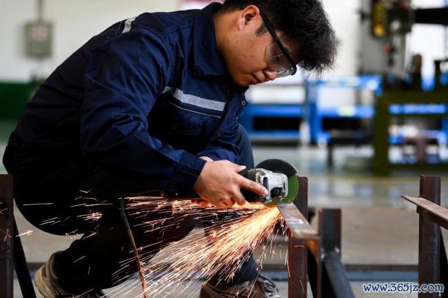 17年拿了5个寰球总冠军 他们凭什么 醉心与坚合手成立光辉